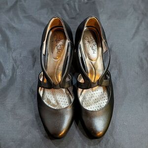 LIFE STRIDE SOFT SYSTEM WOMEN'S KITTEN HEEL SHOE